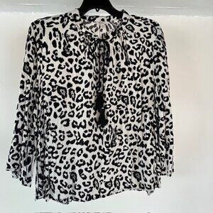 CATO EST 1946 WOMENS LEOPARD PRINT BLOUSE, BELL SLEEVES, SIZE 22/24W